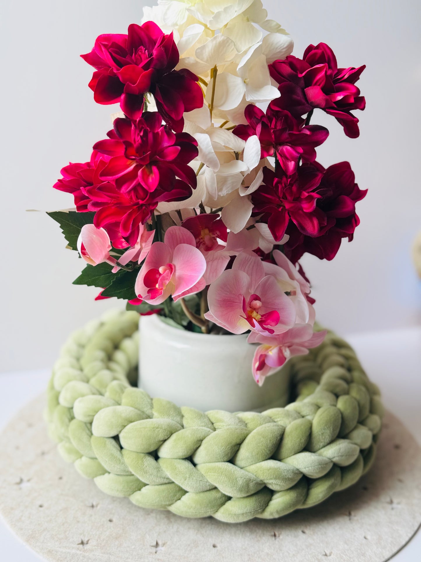 Samtkranz Salbeigrün – handgefertigter Tür- & Tischkranz aus Samtgarn – 22cm bis 40cm