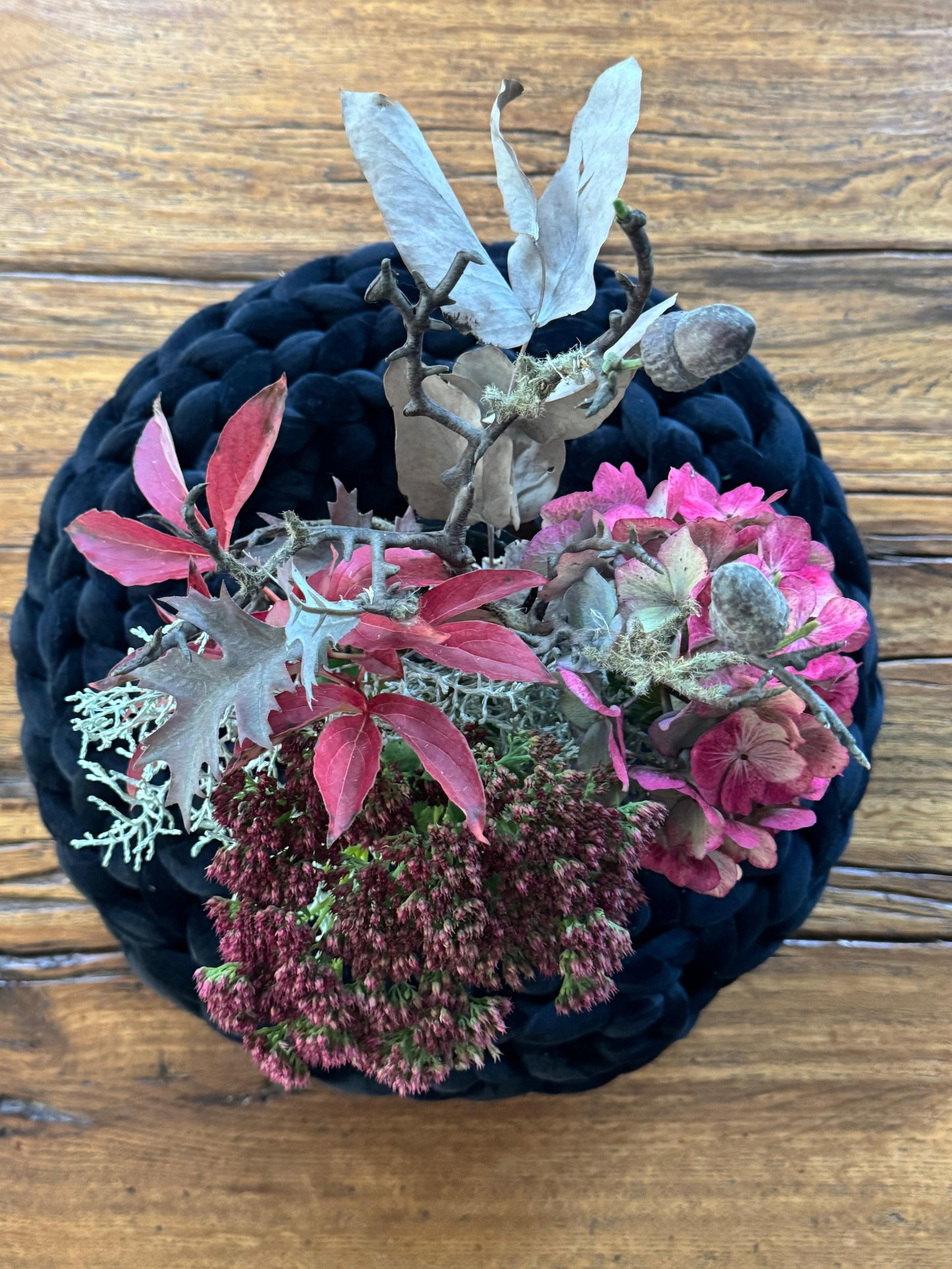 Samtkranz Schwarz – handgefertigter Tür- & Tischkranz aus Samtgarn – 22cm bis 40cm