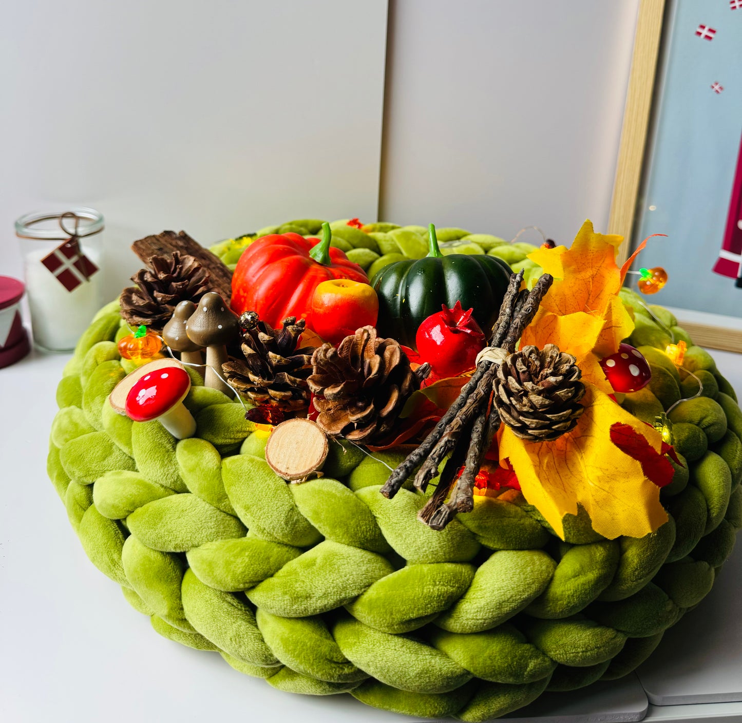 Samtkranz Pistazie – handgefertigter Tür- & Tischkranz aus Samtgarn – 22cm bis 40cm