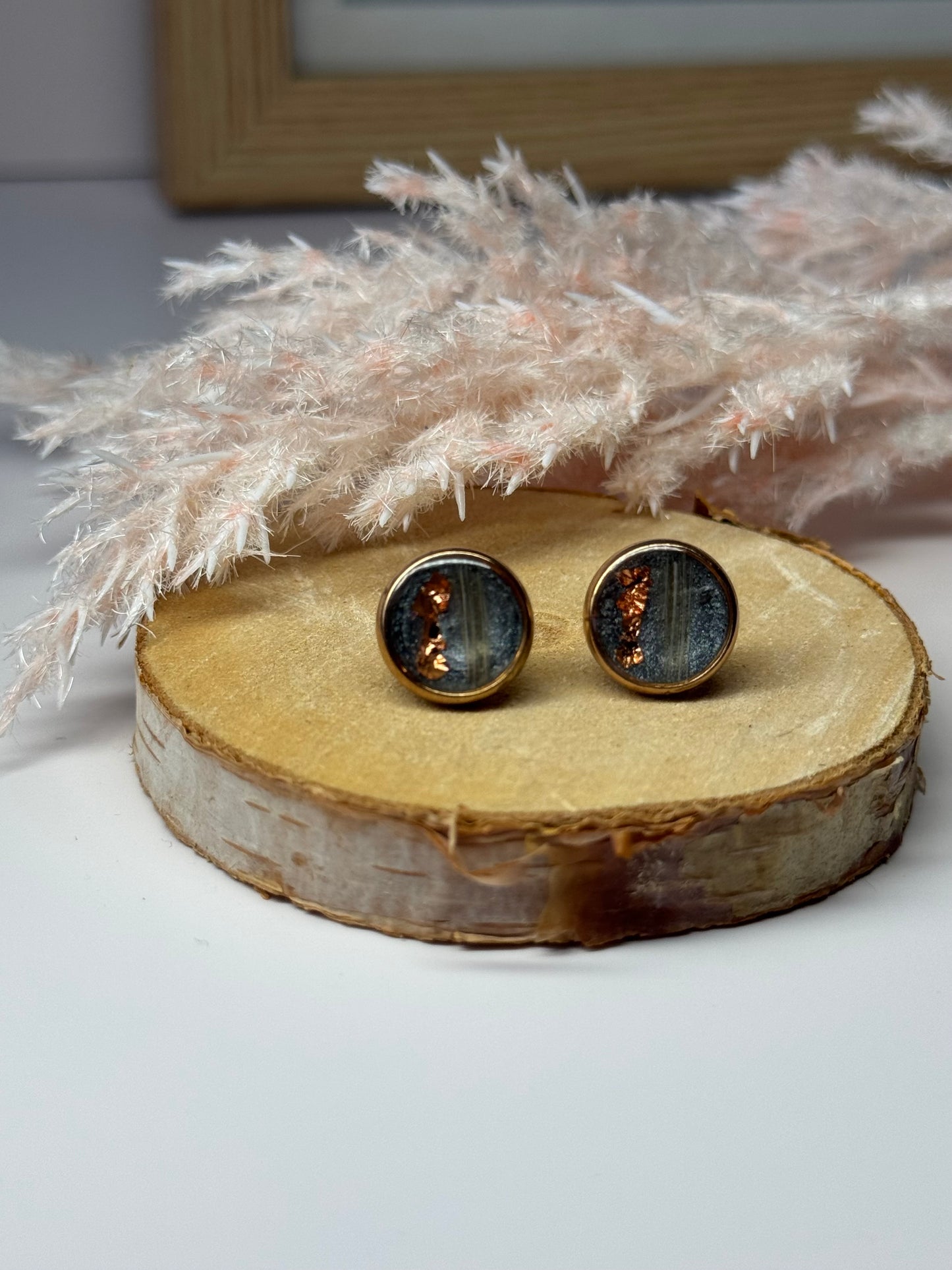 Personalisierte Ohrstecker aus Tierhaar - mit Blattveredlung