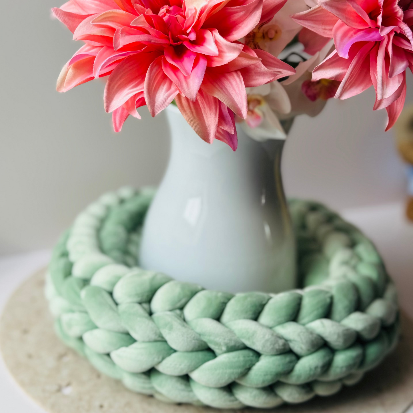 Samtkranz Lindgrün – handgefertigter Tür- & Tischkranz aus Samtgarn – 22cm bis 40cm