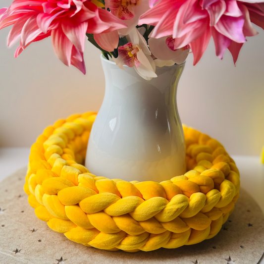 Samtkranz Gelb – handgefertigter Tür- & Tischkranz aus Samtgarn – 30 cm