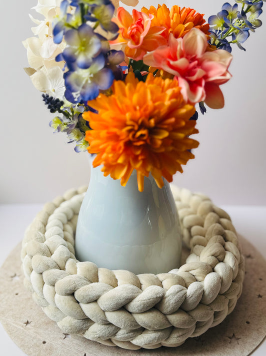 Samtkranz Beige – handgefertigter Tür- & Tischkranz aus Samtgarn – 22cm bis 40cm