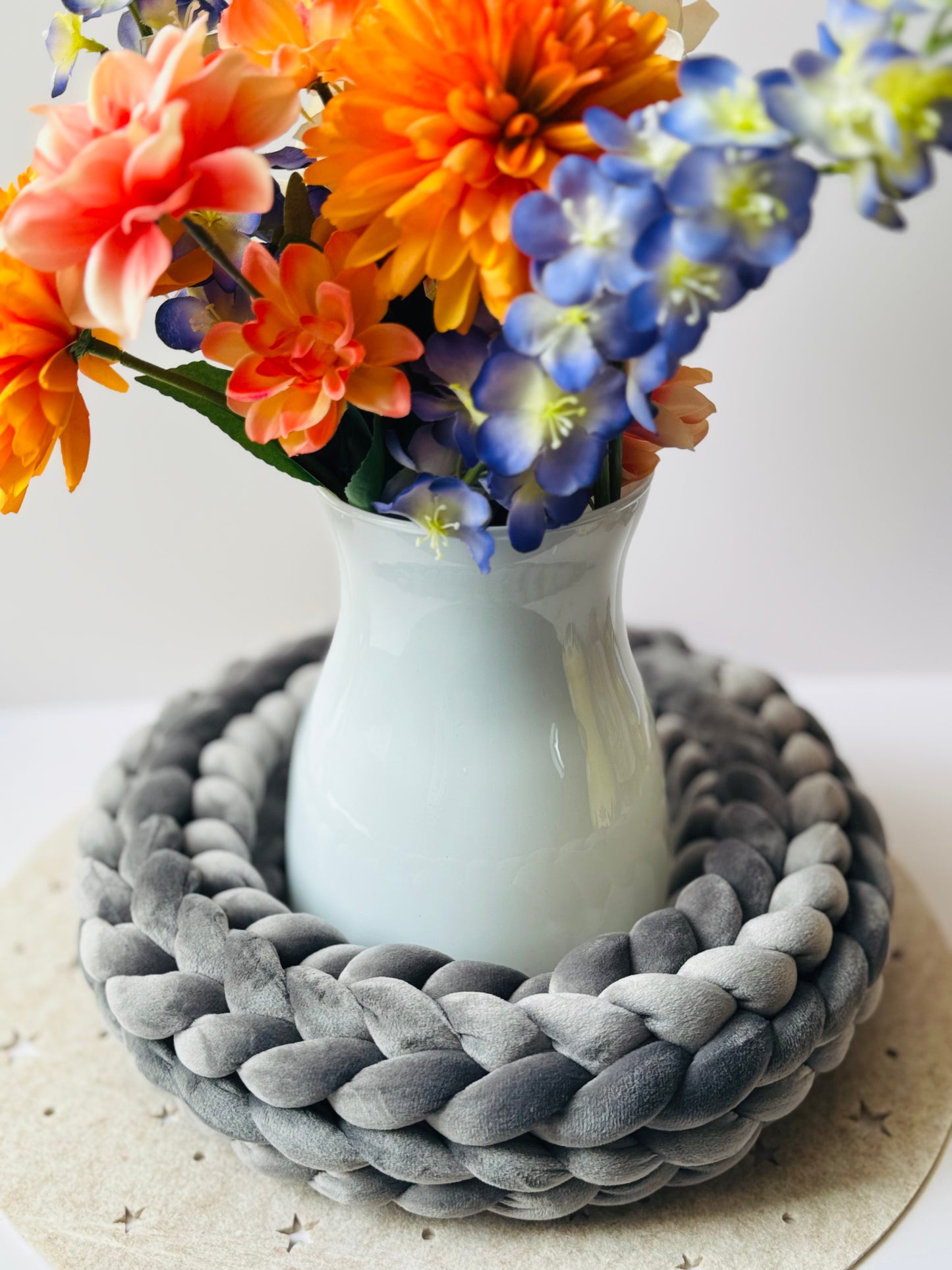 Samtkranz Grau – handgefertigter Tür- & Tischkranz aus Samtgarn – 22cm bis 40cm